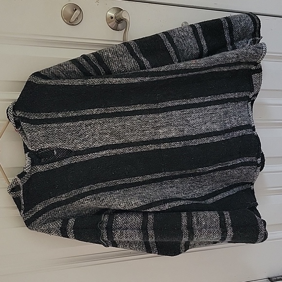 Striped Black and White Men’s Mexican Blanket Hoodie Size XL Made In Mexico - Picture 4 of 5